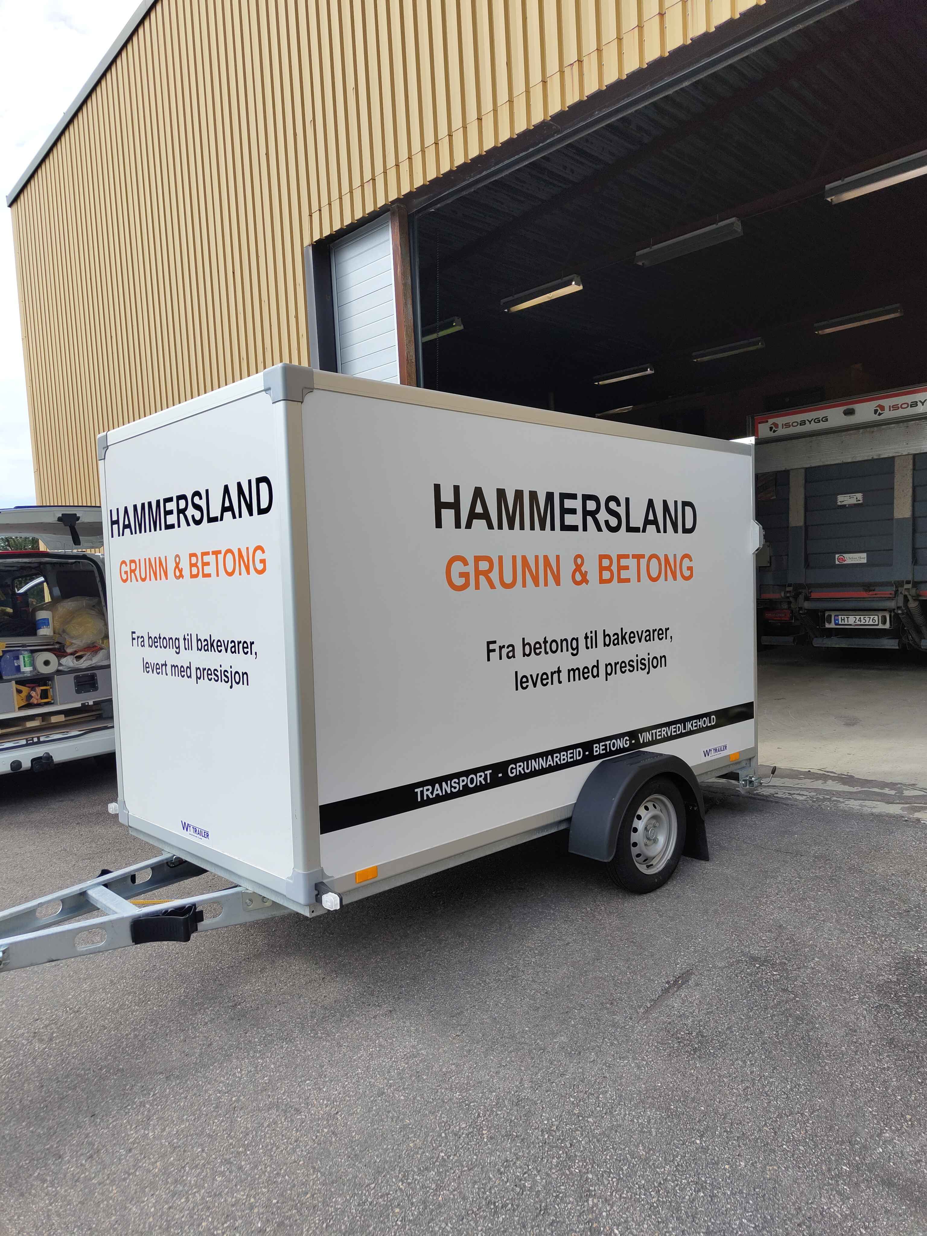 Henger med dekor for Hammersland Grunn & Betong
